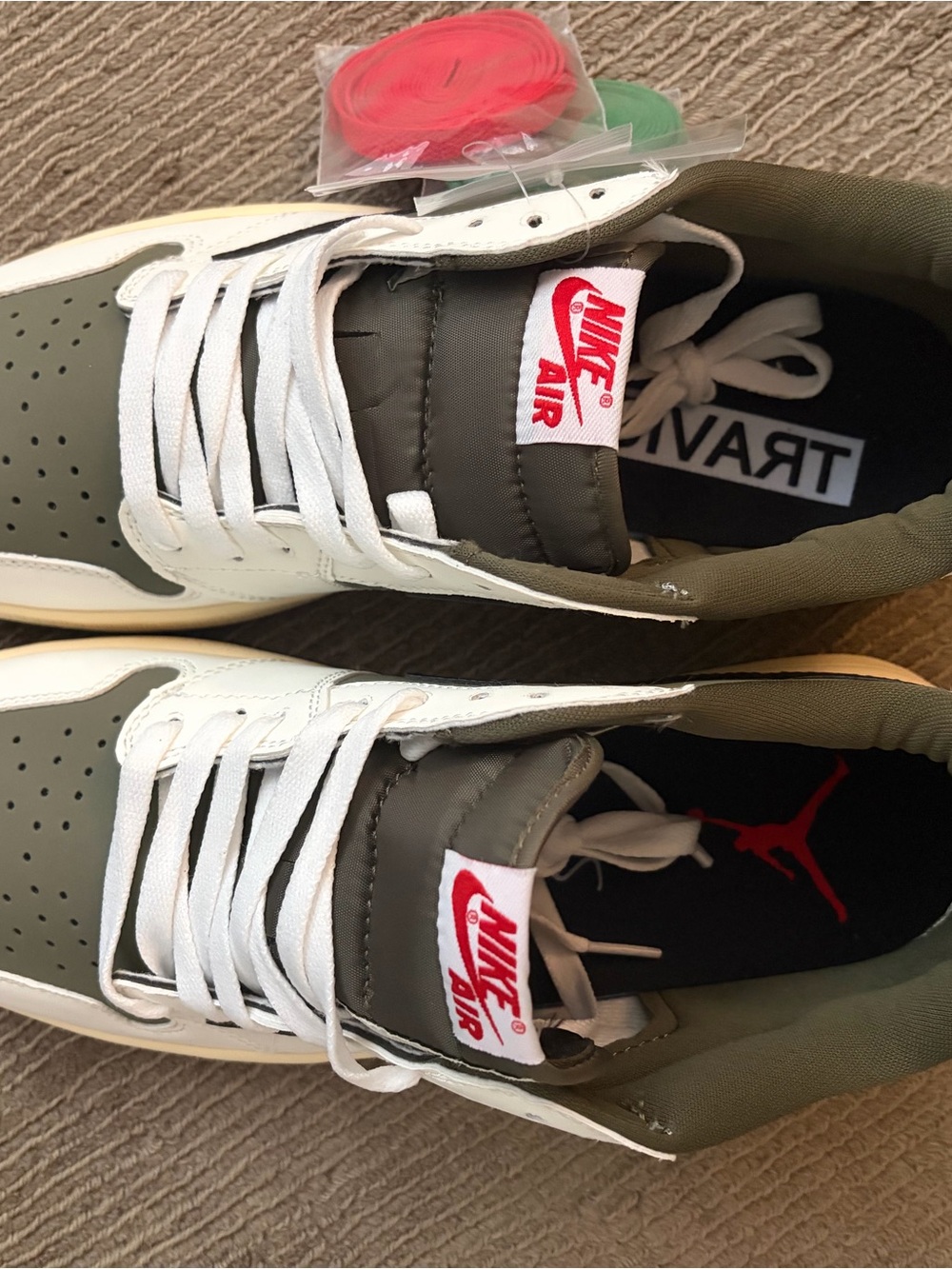 Nike Air Jordan 1 travis scott “medium olive” - Picture 3 of 7